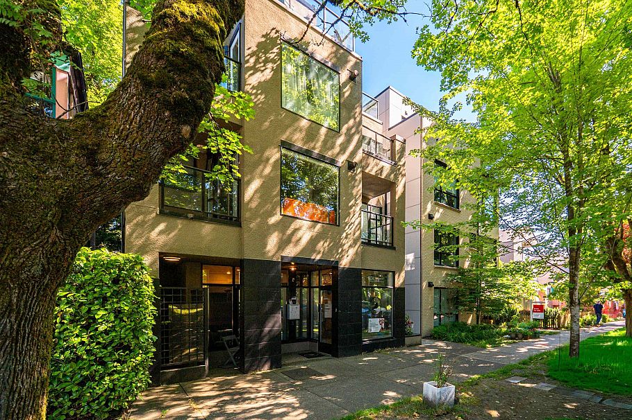 202 3673 W 11th Avenue Vancouver, BC - 1