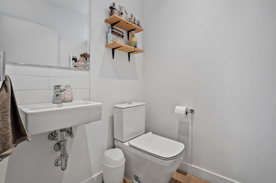 311 1647 E Pender Street Vancouver, BC - 18