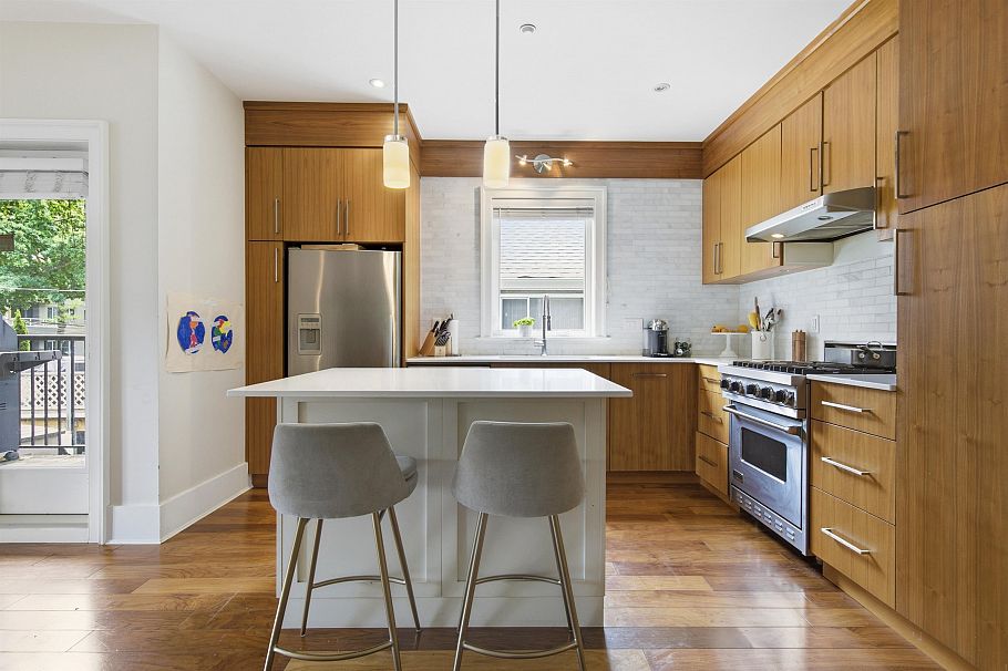 2436 W 8th Avenue Vancouver, BC - 2