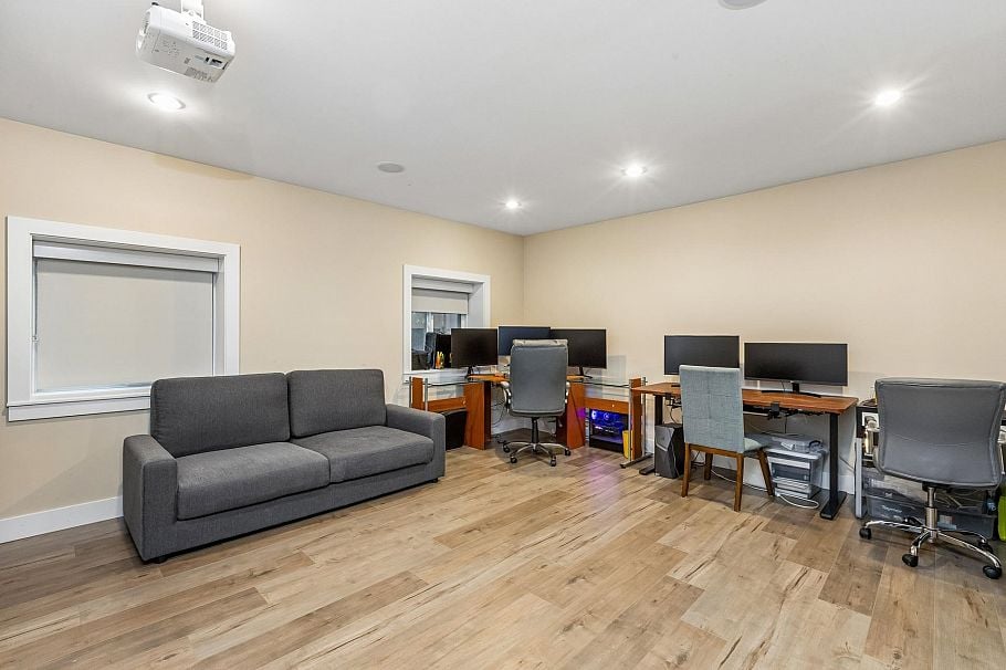 2553 Western Avenue North Vancouver, BC - 29