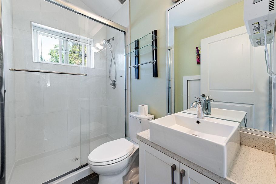 2744 W 10th Avenue Vancouver, BC - 28
