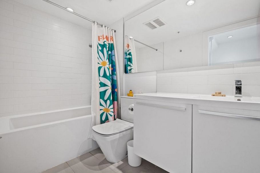 311 1647 E Pender Street Vancouver, BC - 21