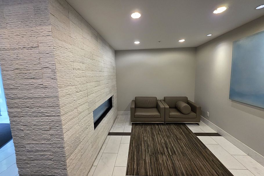 302 5868 Agronomy Road Vancouver, BC - 5