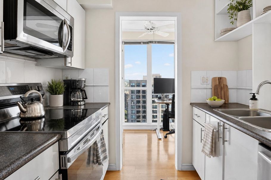 3207 939 Homer Street Vancouver, BC - 5