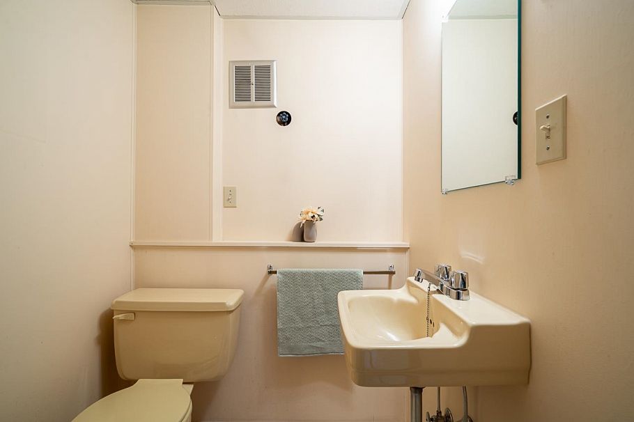 1634 Ross Road North Vancouver, BC - 25