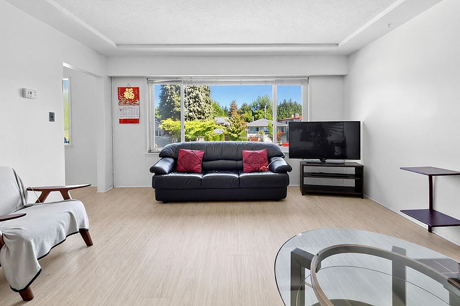 2514 E 27th Avenue Vancouver, BC - 3
