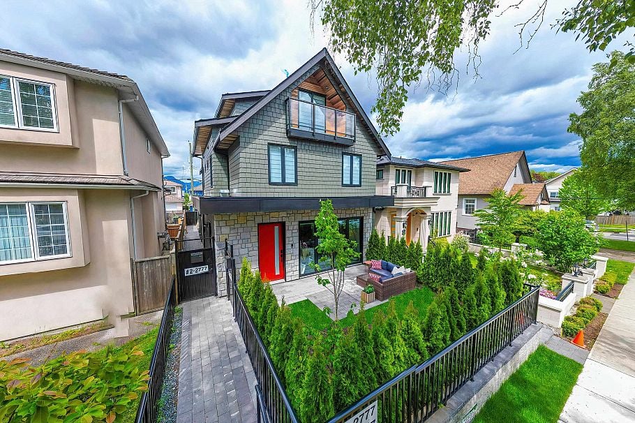 1 2777 E 27th Avenue Vancouver, BC - 2