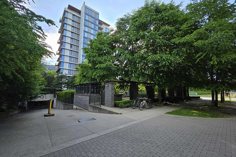 302 5868 Agronomy Road Vancouver, BC - 3
