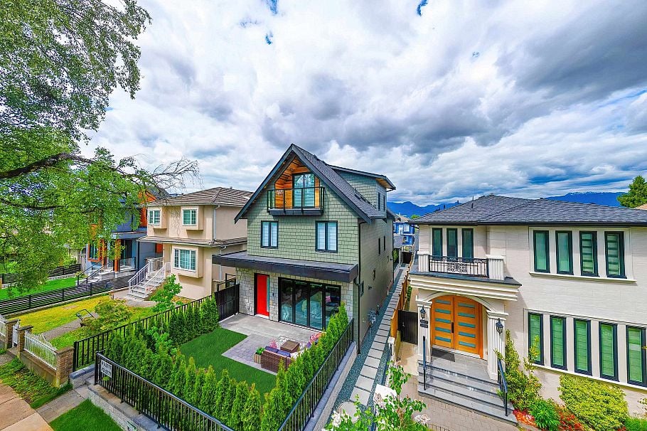 1 2777 E 27th Avenue Vancouver, BC - 3
