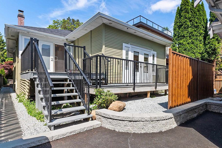 2744 W 10th Avenue Vancouver, BC - 1