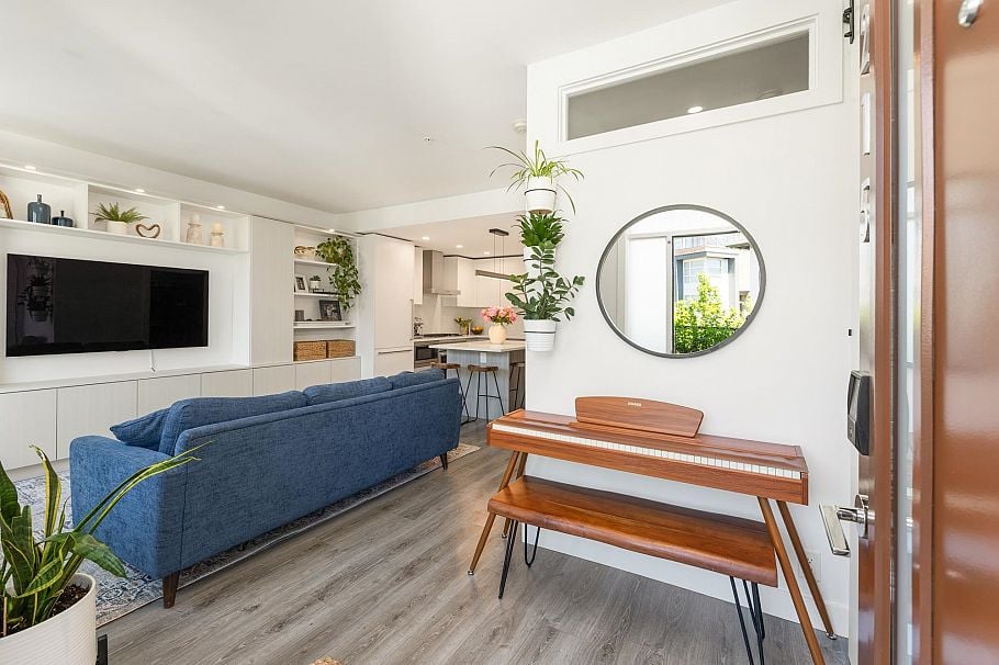 215 2060 Curling Road North Vancouver, BC - 4