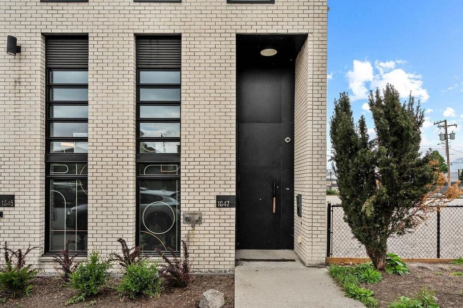 311 1647 E Pender Street Vancouver, BC - 36