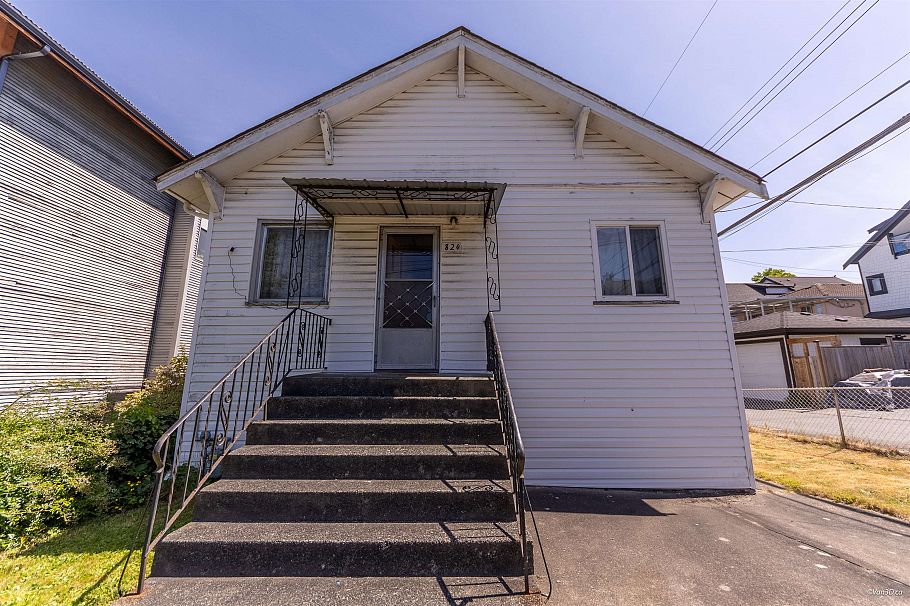824 Semlin Drive Vancouver, BC - 3