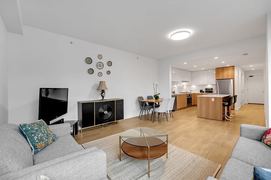 303 715 W 15 Street Street North Vancouver, BC - 1