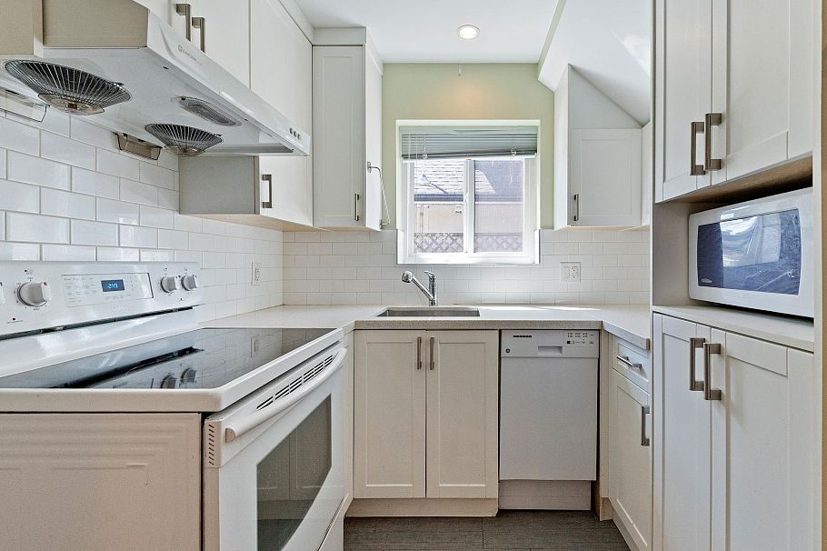 2744 W 10th Avenue Vancouver, BC - 23