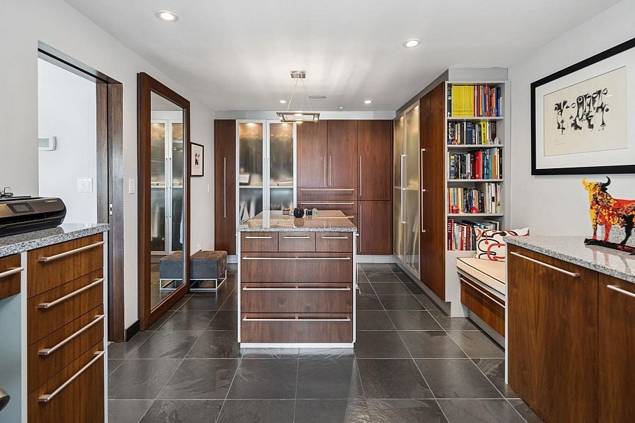 2301 909 Burrard Street Vancouver, BC - 10