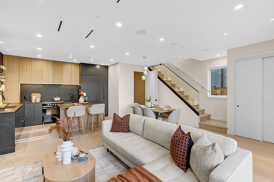 1 2764 W 14th Avenue Vancouver, BC - 2