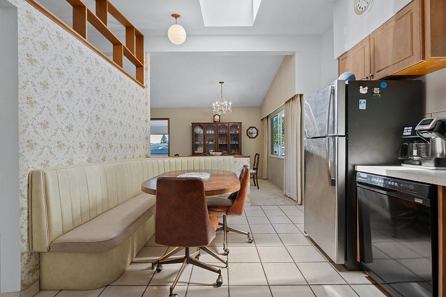 697 Plymouth Drive North Vancouver, BC - 9