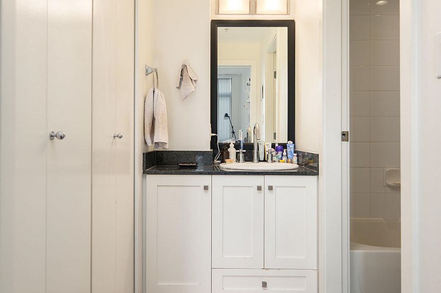 801 480 Robson Street Vancouver, BC - 9