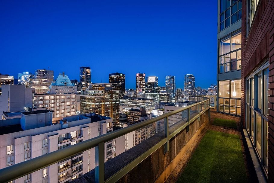 2301 909 Burrard Street Vancouver, BC - 25