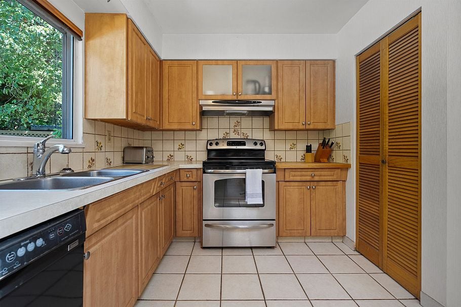 697 Plymouth Drive North Vancouver, BC - 4