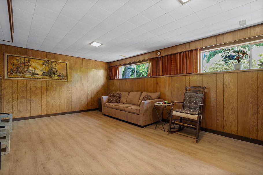 697 Plymouth Drive North Vancouver, BC - 29