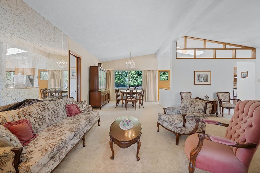 697 Plymouth Drive North Vancouver, BC - 13