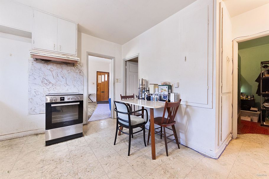 824 Semlin Drive Vancouver, BC - 15