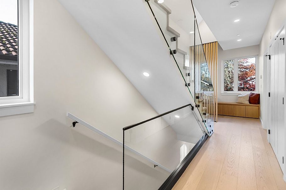 1 2764 W 14th Avenue Vancouver, BC - 17