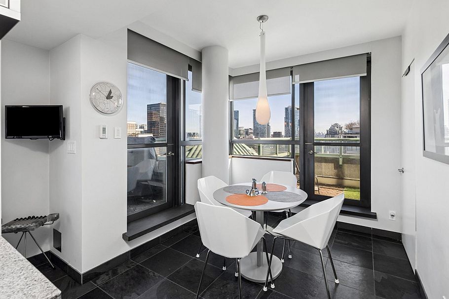 2301 909 Burrard Street Vancouver, BC - 5