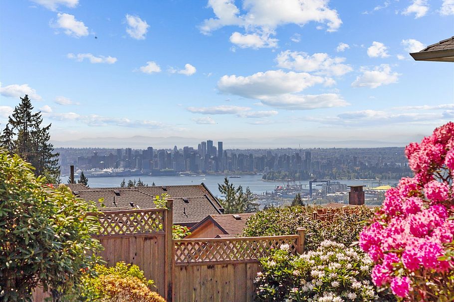 3782 Lonsdale Avenue North Vancouver, BC - 3