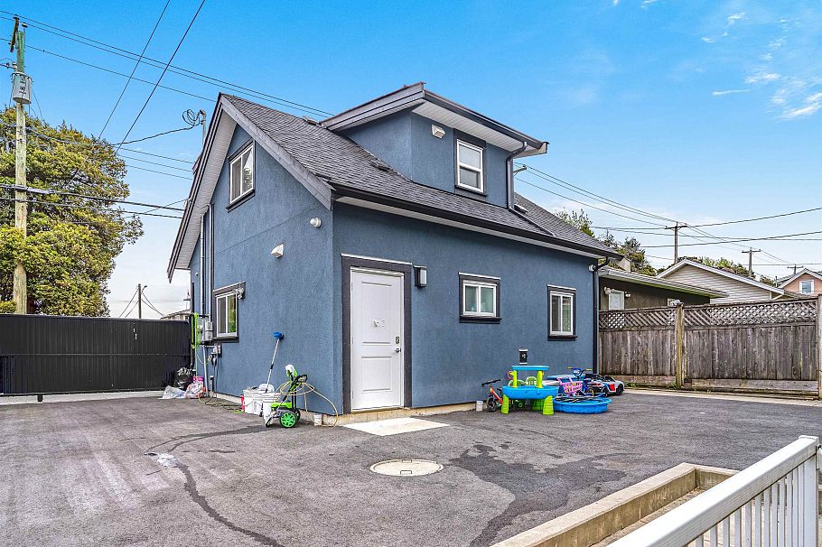 3466 Dieppe Drive Vancouver, BC - 34
