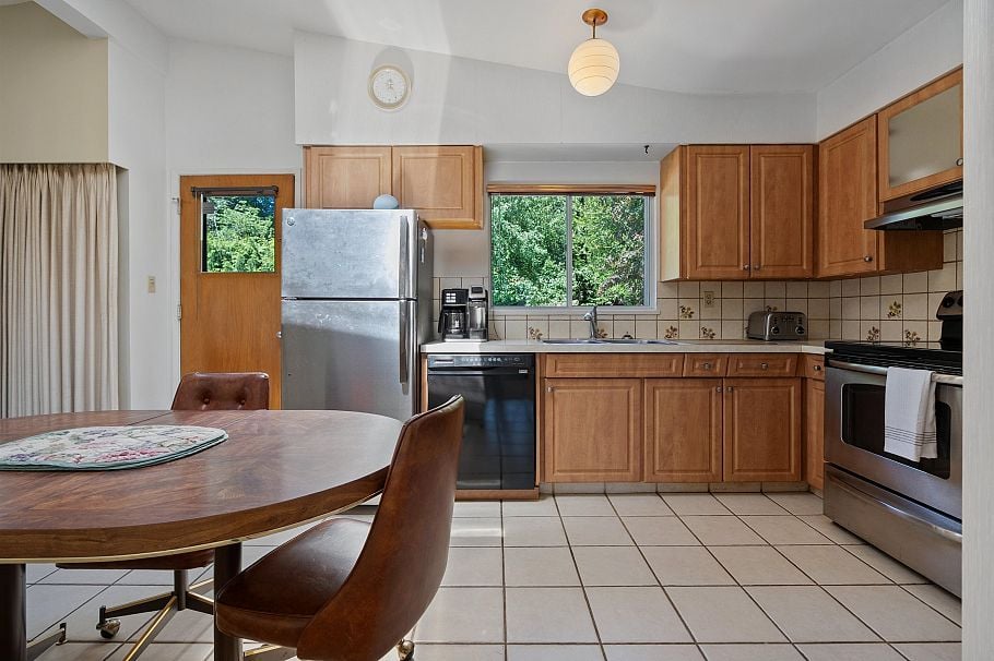 697 Plymouth Drive North Vancouver, BC - 5