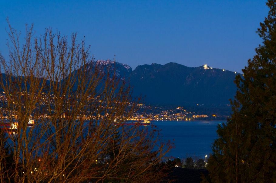 4426 W 4th Avenue Vancouver, BC - 3
