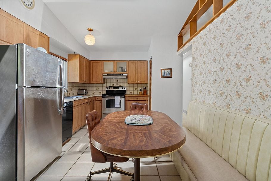 697 Plymouth Drive North Vancouver, BC - 6