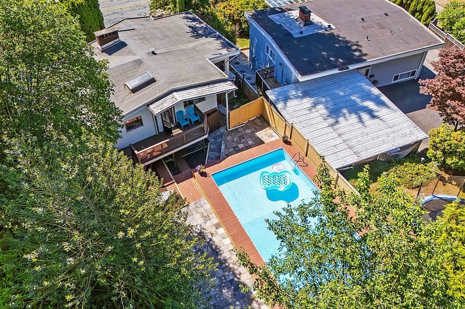 697 Plymouth Drive North Vancouver, BC - 38