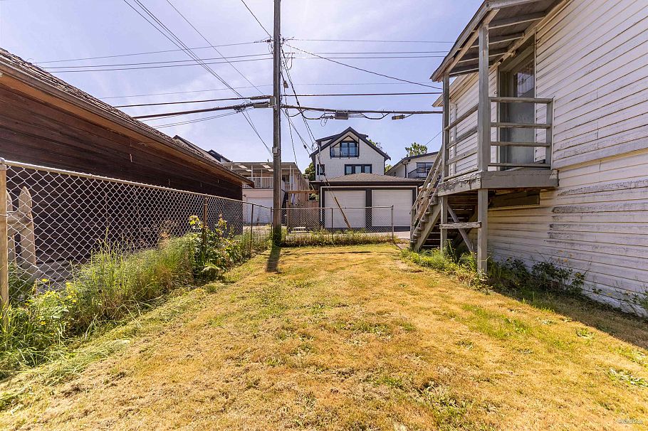 824 Semlin Drive Vancouver, BC - 25