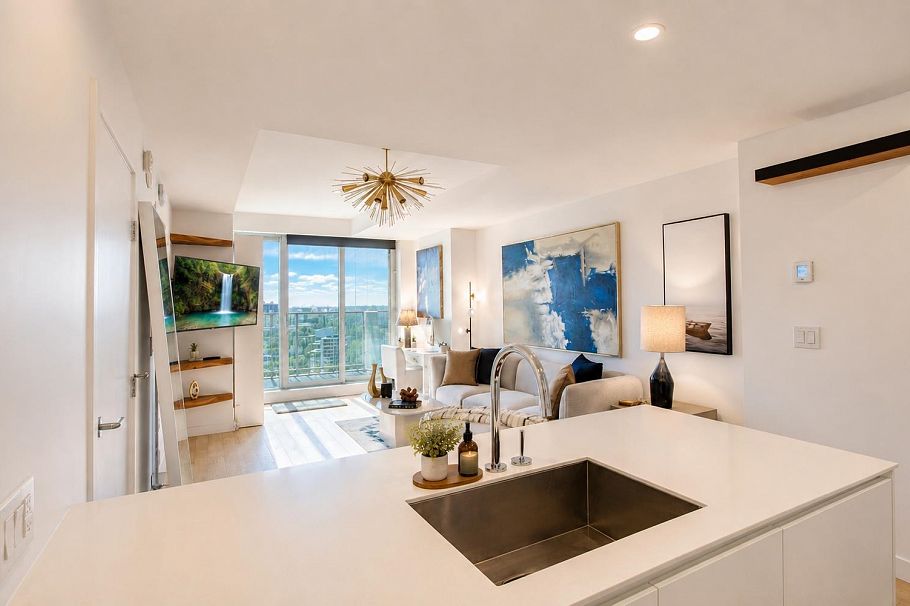 3809 1480 Howe Street Vancouver, BC - 4