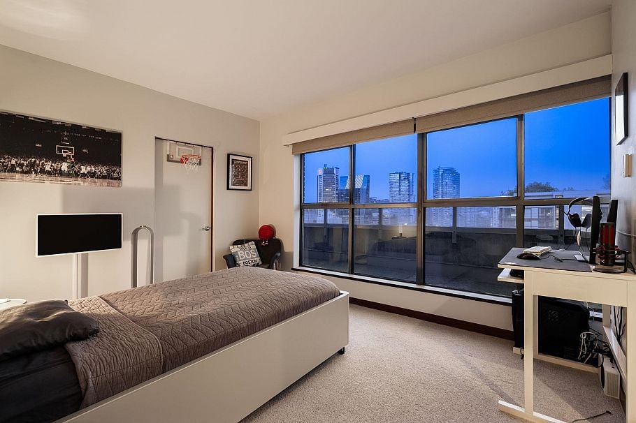 2301 909 Burrard Street Vancouver, BC - 23