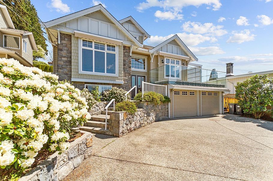 3782 Lonsdale Avenue North Vancouver, BC - 1