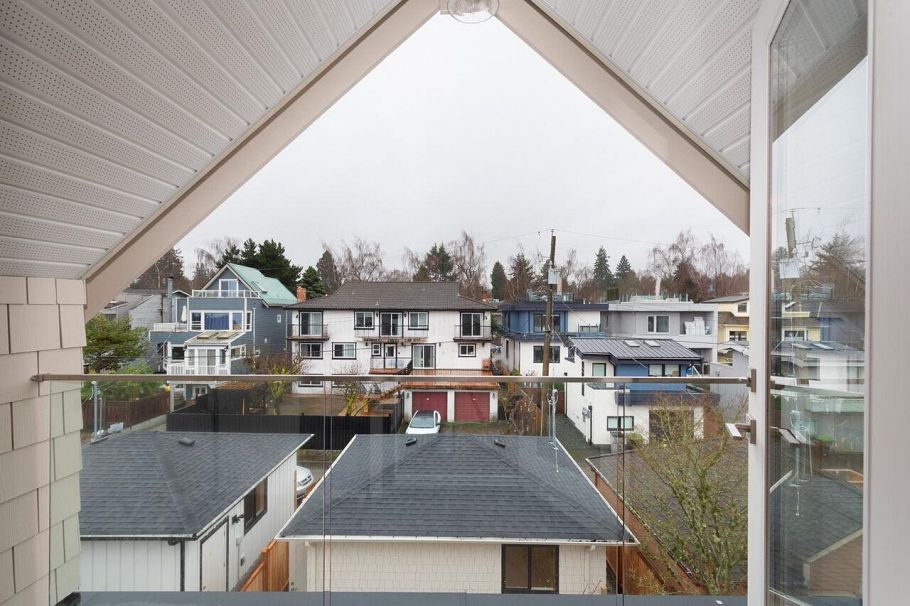 4424 W 4th Avenue Vancouver, BC - 4