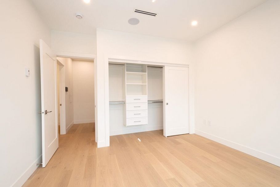 4426 W 4th Avenue Vancouver, BC - 34