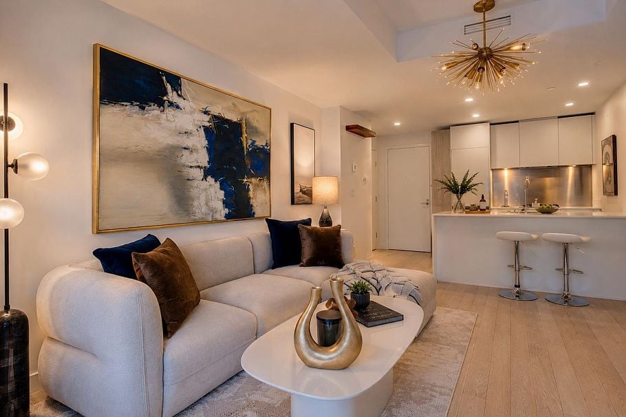 3809 1480 Howe Street Vancouver, BC - 1