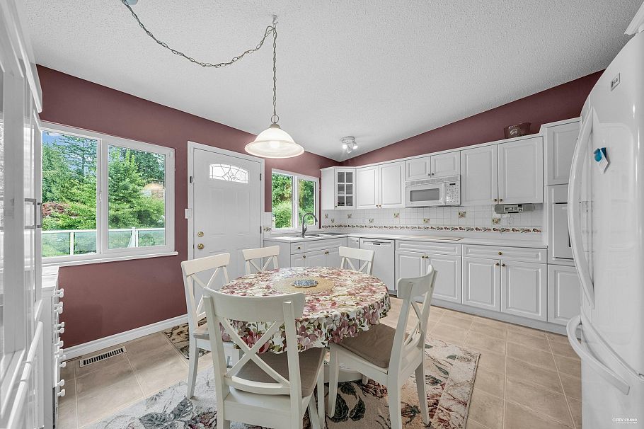 3566 Regent Avenue North Vancouver, BC - 21
