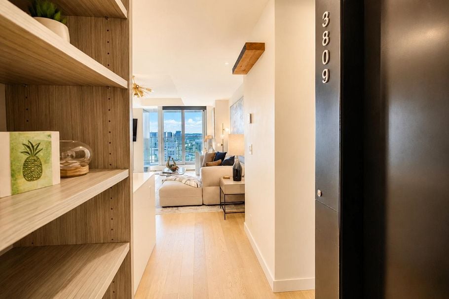 3809 1480 Howe Street Vancouver, BC - 2