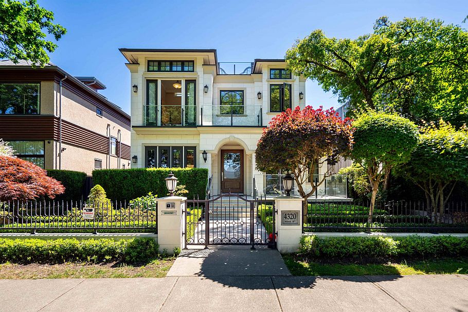 4320 W 8th Avenue Vancouver, BC - 1