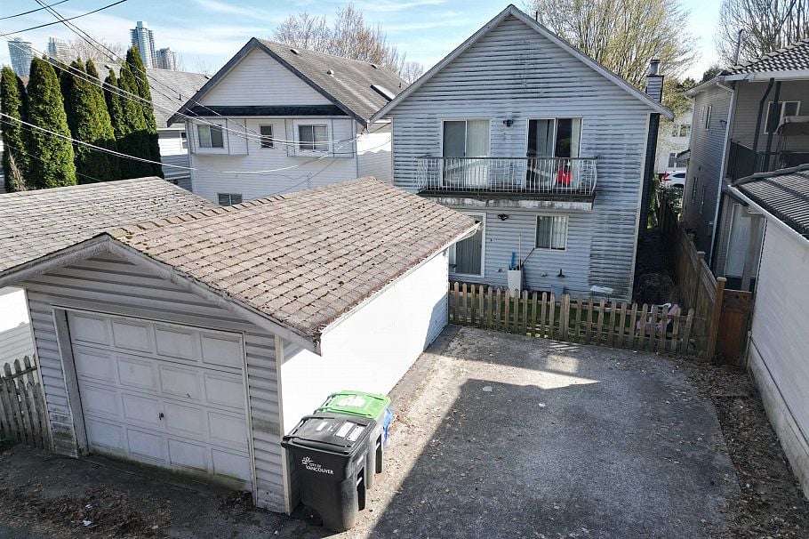3523 Napier Street Vancouver, BC - 24