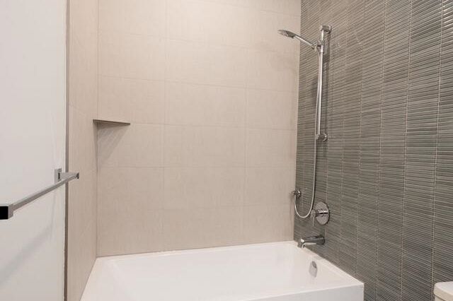 4426 W 4th Avenue Vancouver, BC - 37