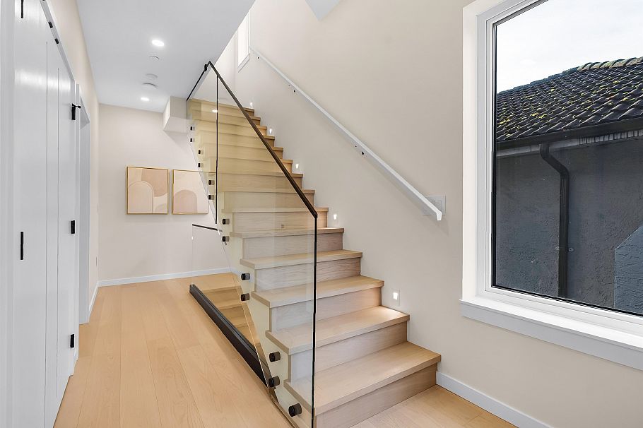 1 2764 W 14th Avenue Vancouver, BC - 25