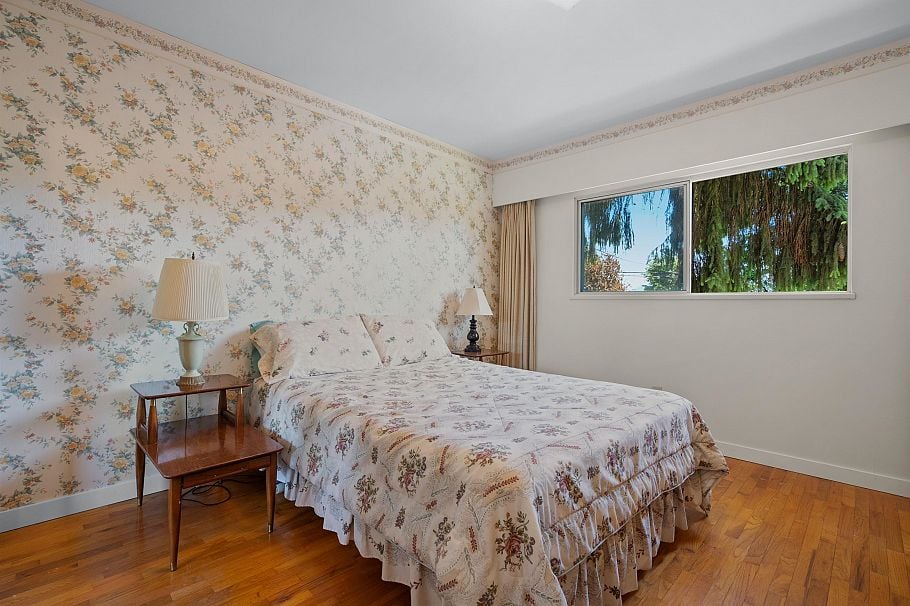 697 Plymouth Drive North Vancouver, BC - 23